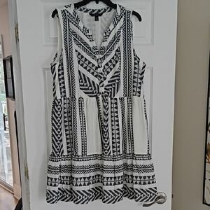 Tribal Black and White Geometric Sleeveless Dress, L